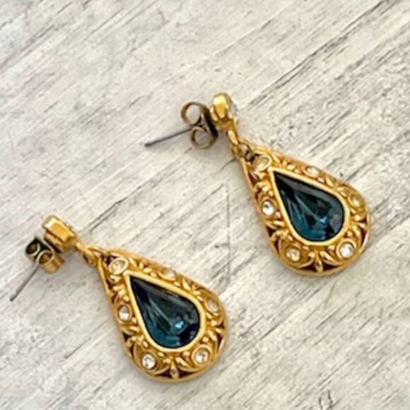 Avon vintage blue rhinestone gold tone drop earrings - Picture 7 of 9